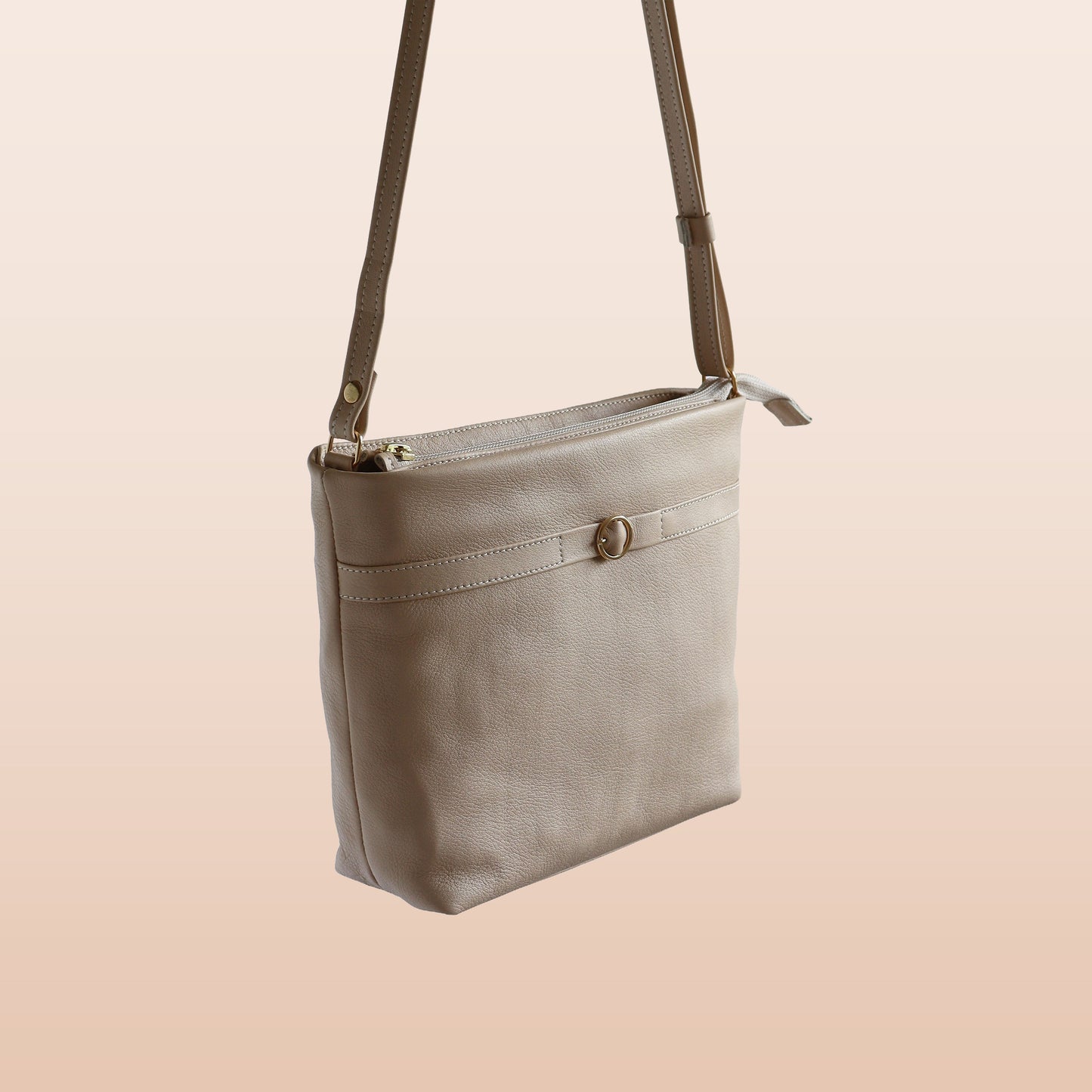Keskikokoinen olkalaukku, beige