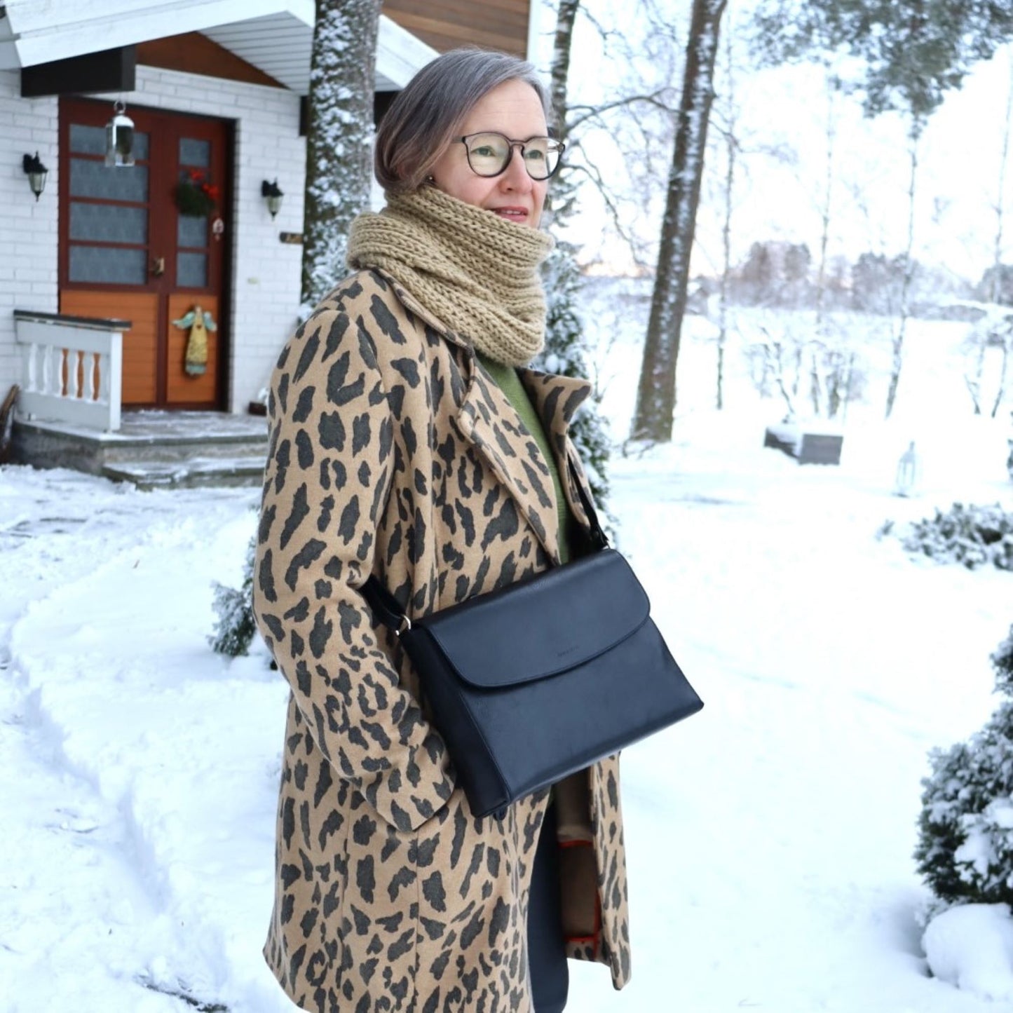 Olkalaukku Salla, musta
