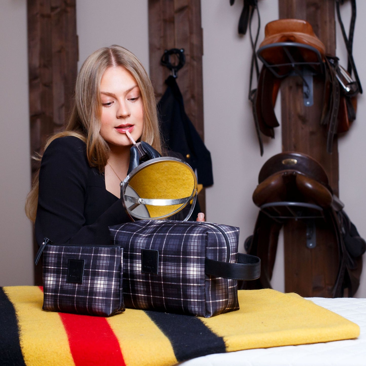 Meikkilaukku Martta, omasta loimesta