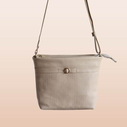 Keskikokoinen olkalaukku, beige