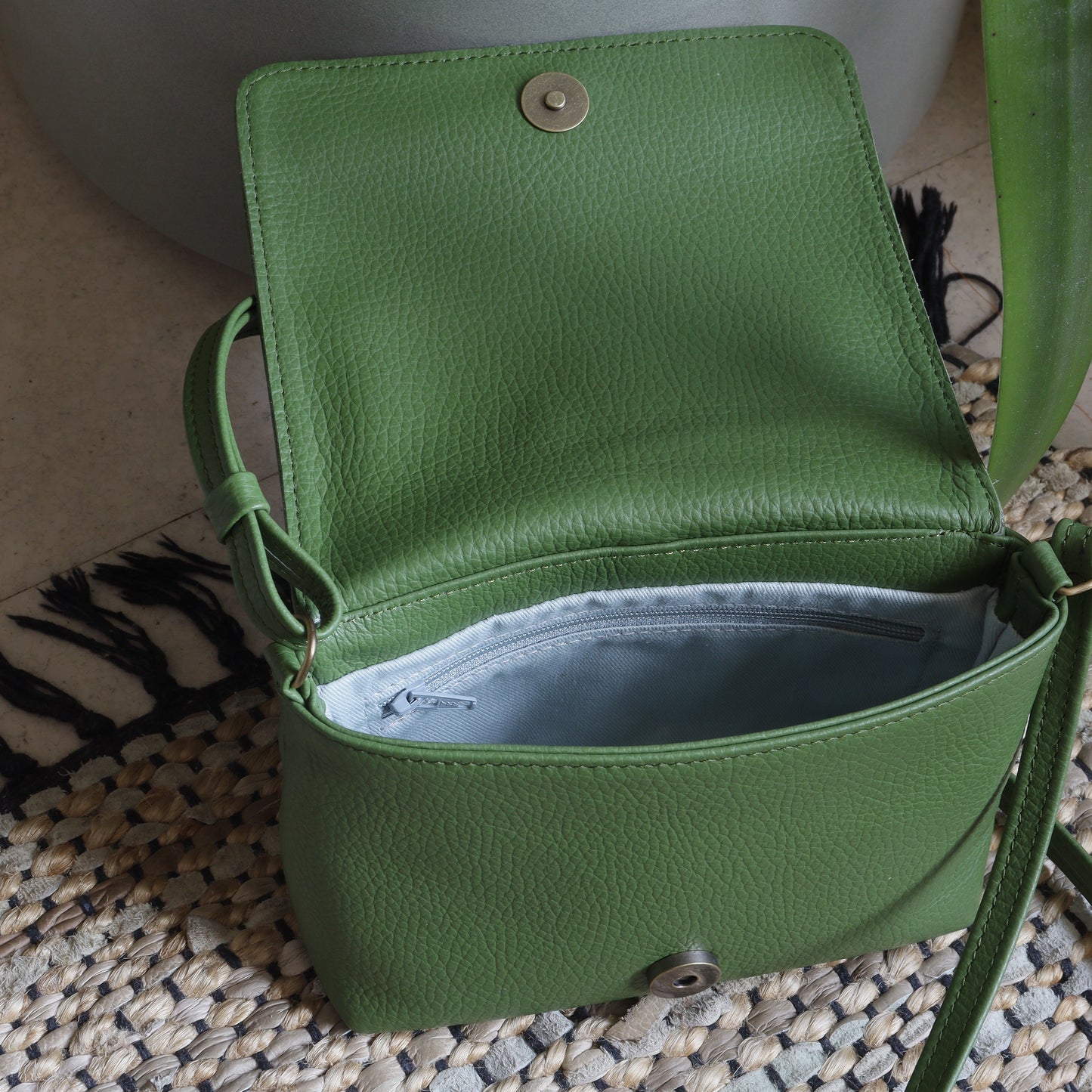 Shoulder bag Iiris, green